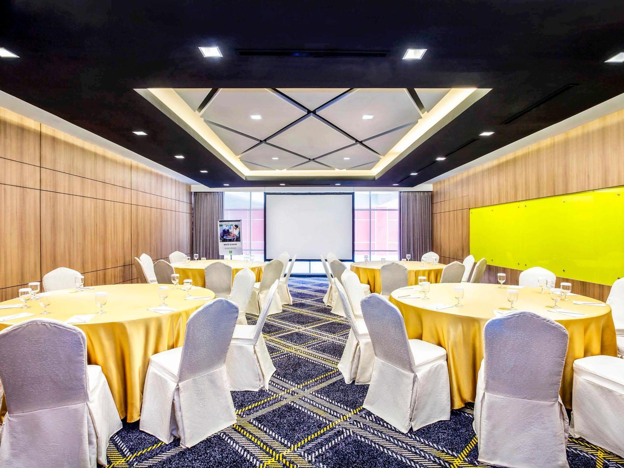 Ibis Styles Bekasi Jatibening Hotel Екстериор снимка