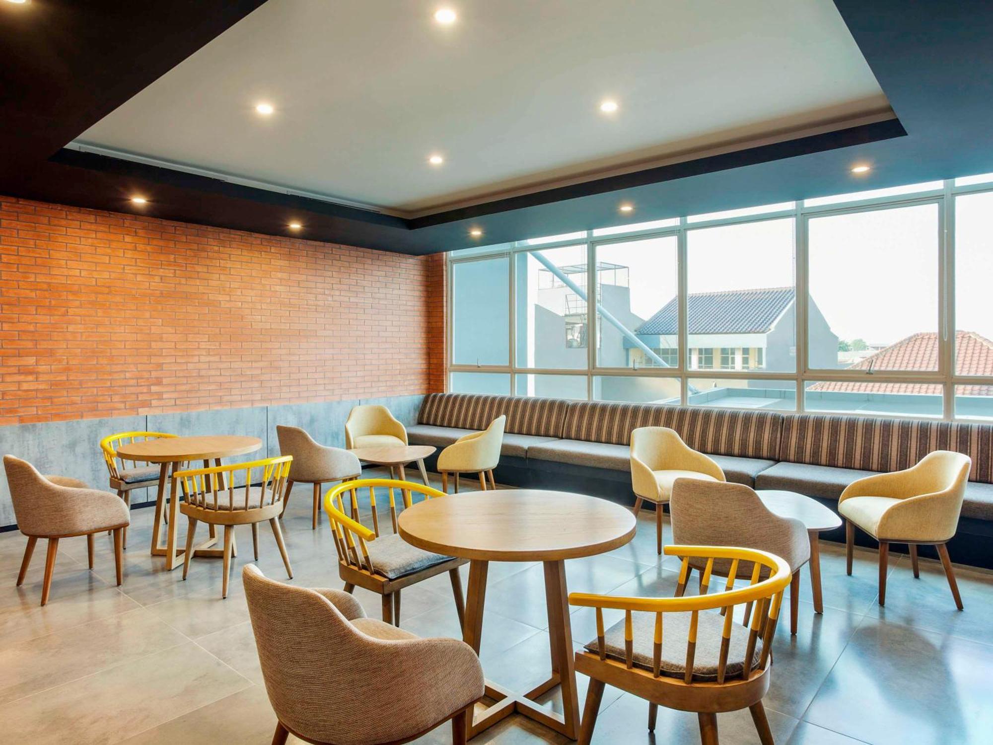 Ibis Styles Bekasi Jatibening Hotel Екстериор снимка