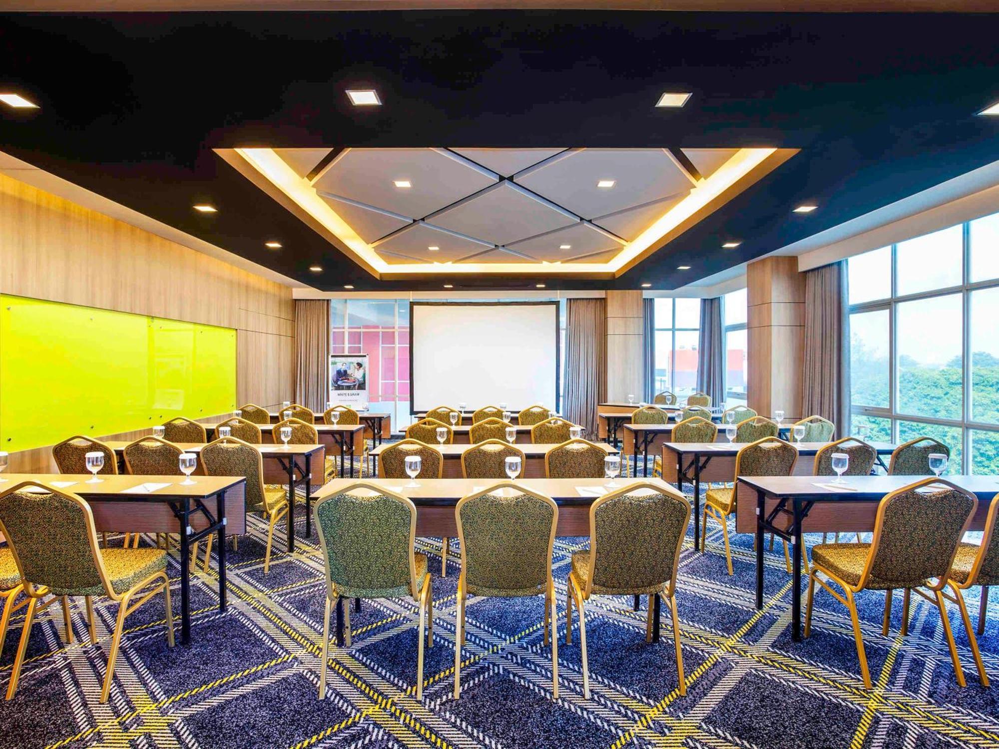 Ibis Styles Bekasi Jatibening Hotel Екстериор снимка