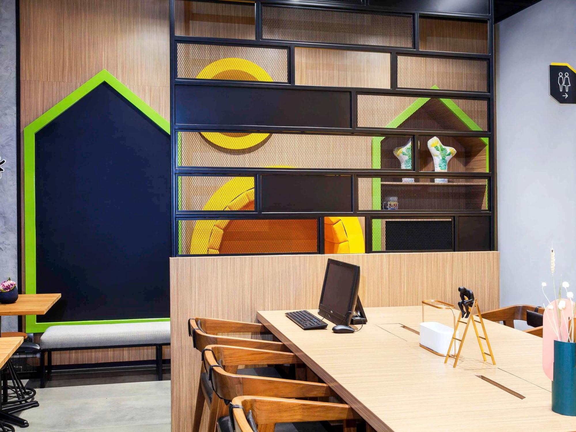 Ibis Styles Bekasi Jatibening Hotel Екстериор снимка